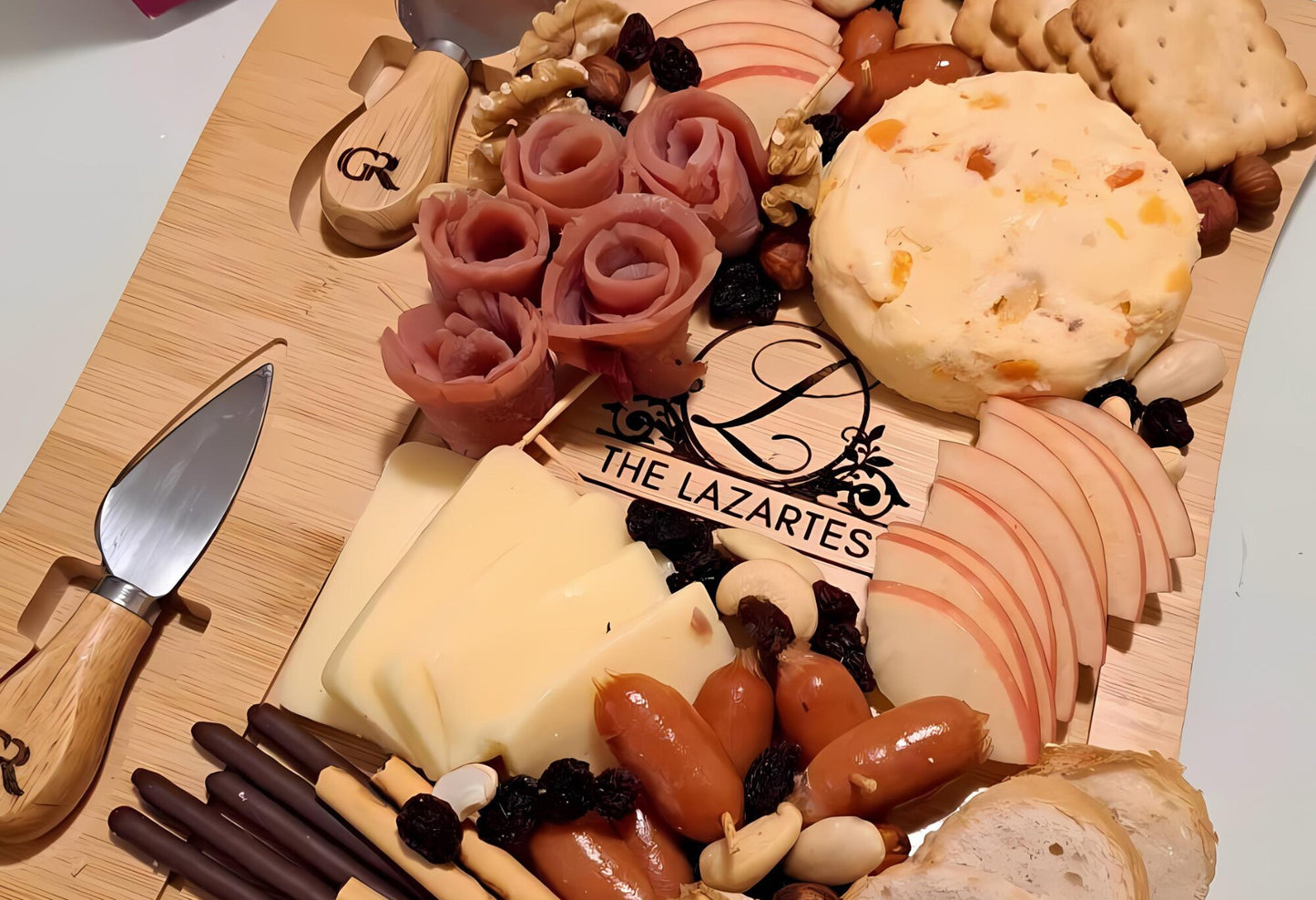 Personalized Engraved Bamboo Cheeseboard (2 Knives)